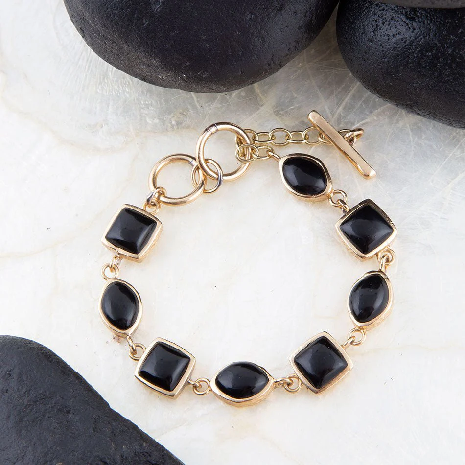 black-onyx-hammered-link-golden-bracelet-336913_950x